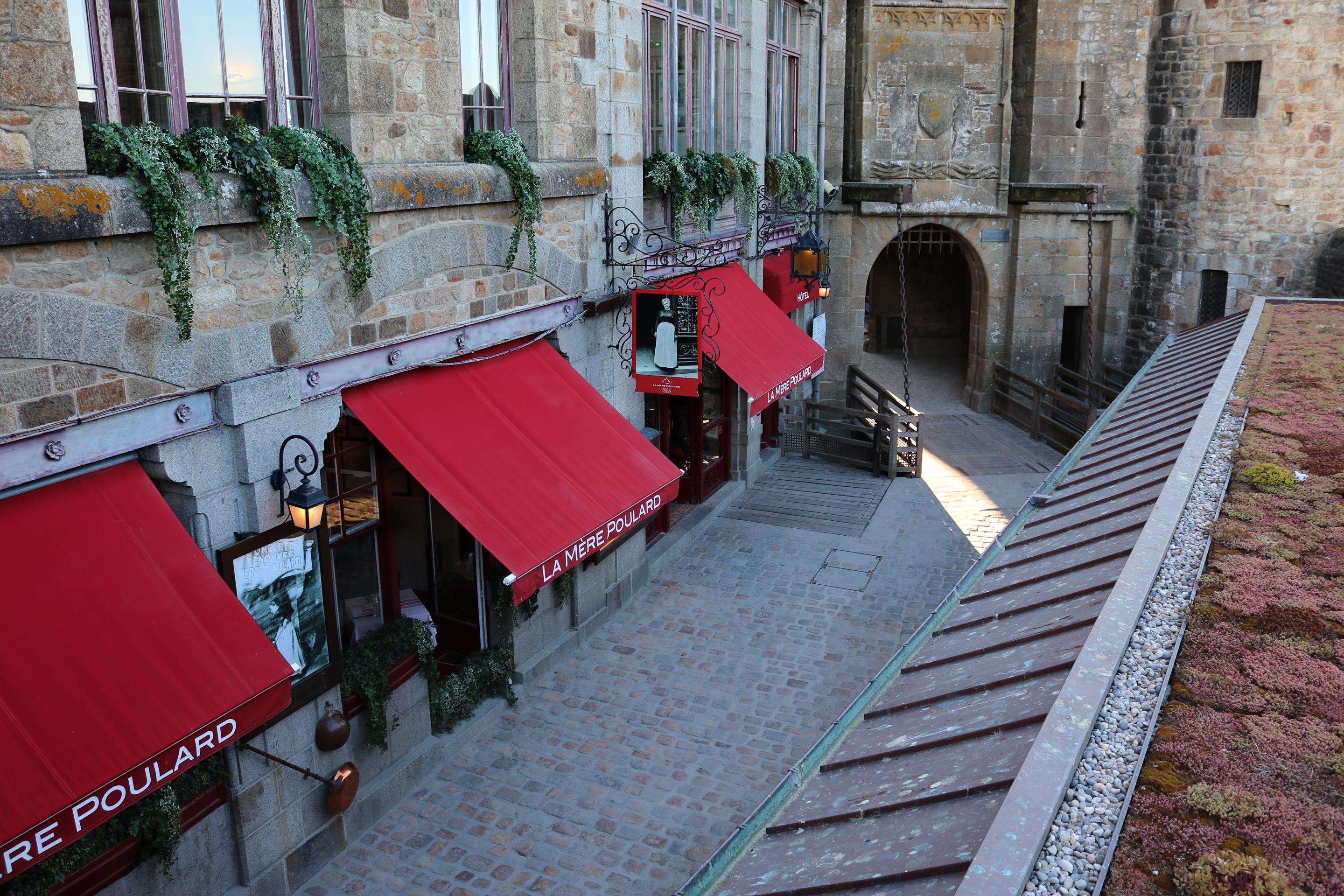 Отель La Mere Poulard Mont-Saint-Michel Экстерьер фото