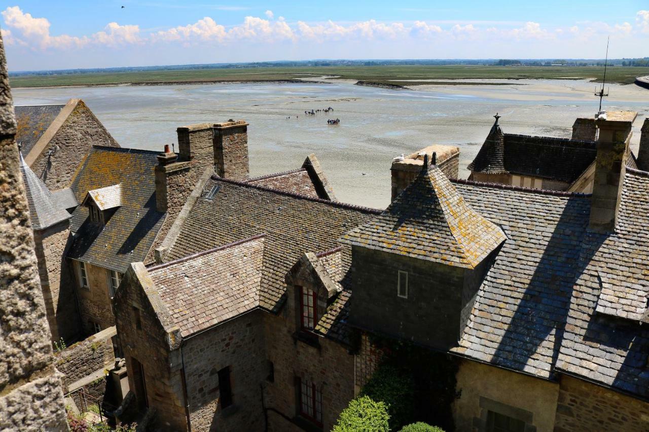 Отель La Mere Poulard Mont-Saint-Michel Экстерьер фото